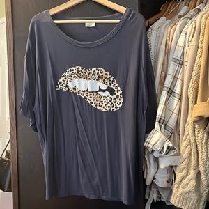 Gray Lip Oversized Short Sleeve Tee